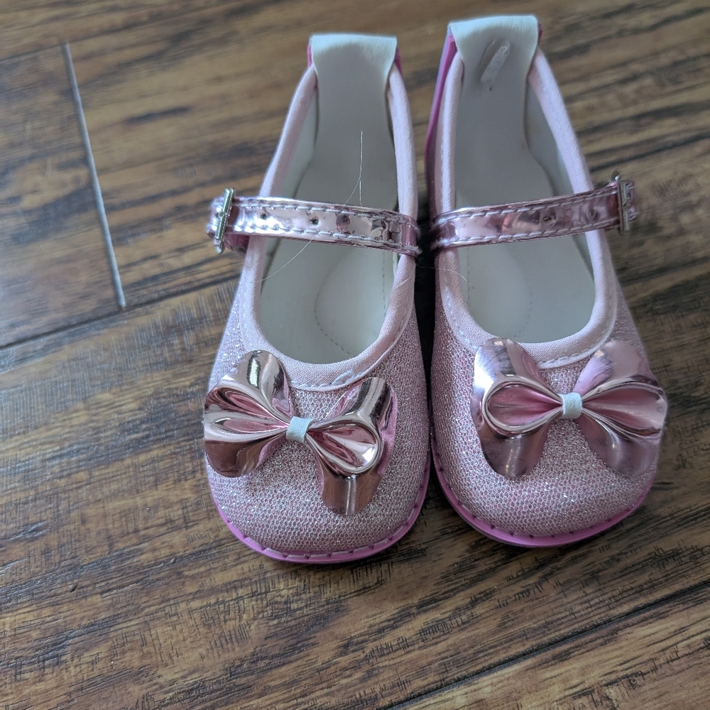 💥3/$24 Pink Glitter Shoes With Bow Detail